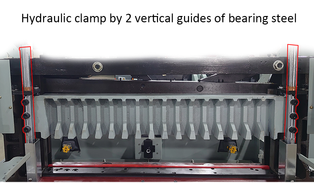 Hydraulic clamp by 2 vertical guides of bearing steel