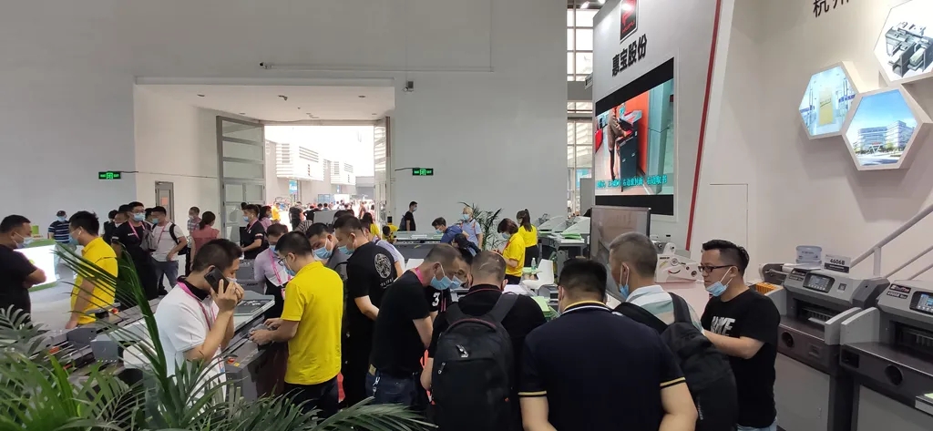 EAF70CB330B843EAC59F35730D74A64D